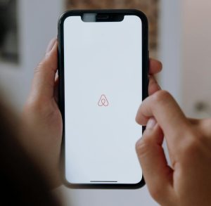 Structurer une conciergerie Airbnb : passer de 5 à 50 biens